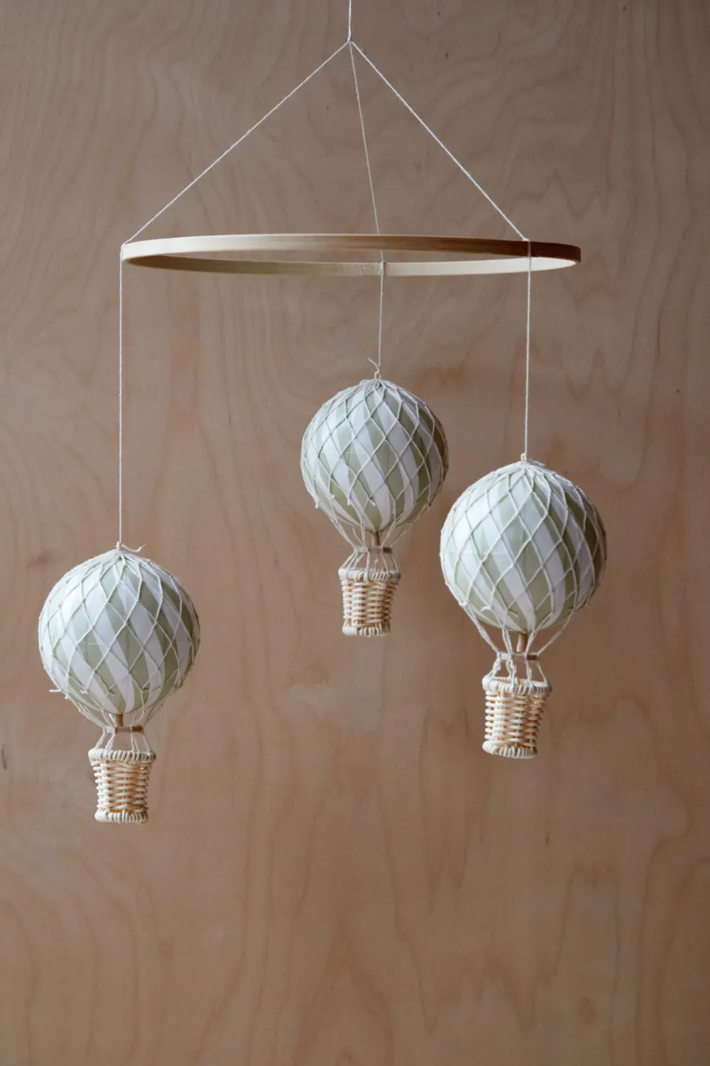 air_balloon_mobile_green__1.webp Kids FILIBABBA Mobiles>Air Balloon Mobile Green –