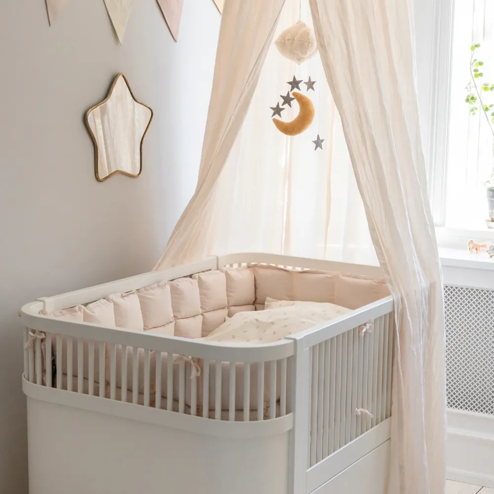 baby_bumper_kapok_birchba_2.webp Kids Sebra Interior Bed Bumpers>Baby bumper, Kapok Birchbark rose L – Sebra