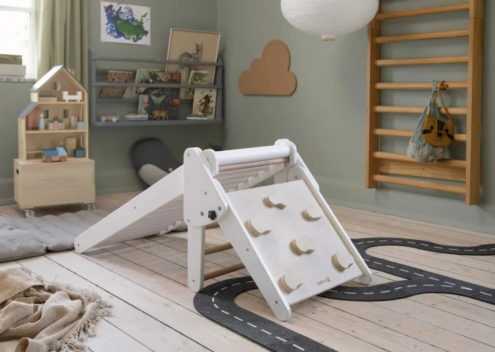 climbing_triangle_white_f_1.webp Kids Sebra Interior Wooden Toys | Christmas Toys>Climbing Triangle White, FSC Mix – Sebra