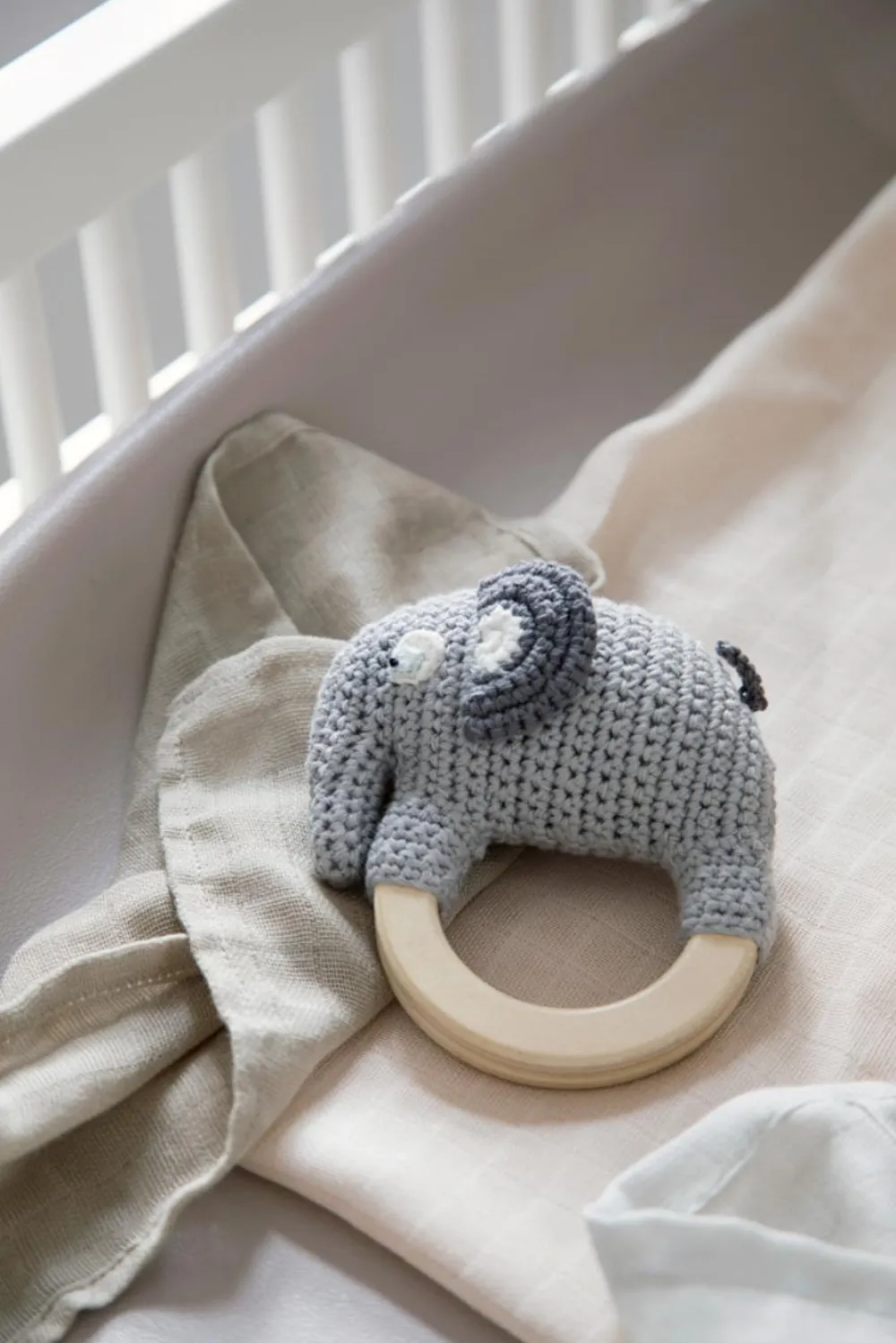 crochet_rattle_fanto_the__1.webp Kids Sebra Interior Wooden Toys | Baby Toys>Crochet rattle, Fanto the elephant, classic grey – Sebra
