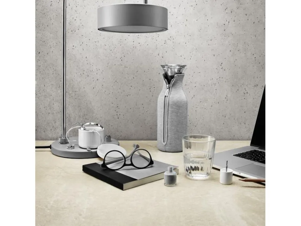 fridge_carafe_l_grey__eva_1.webp Nordichaus Kitchen>Fridge Carafe, 1L Grey – Eva Solo