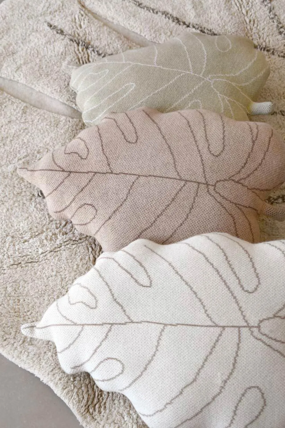knitted_cushion_baby_leaf_2-1.webp Kids Lorena Canals Cushions & Nursing Pillows>Knitted Cushion Baby Leaf Olive –