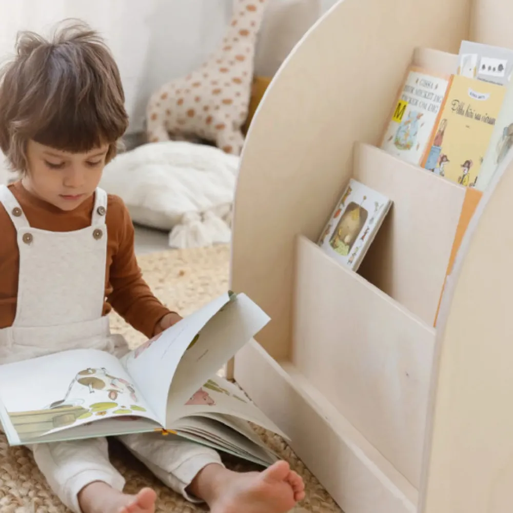 kumpu_montessori_bookshel_4.webp Kids Fitwood of Scandinavia Wooden Toys | Christmas Toys>Kumpu Montessori Bookshelf Birch – Fitwood