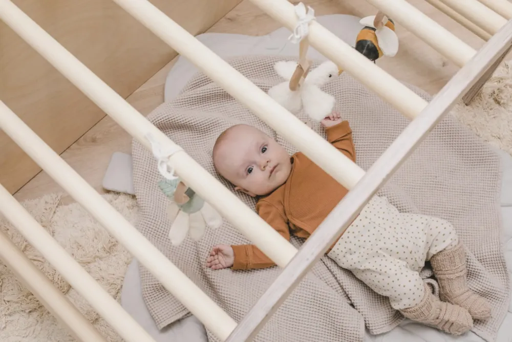 luoto_climbing_arch_birch_2.webp Kids Fitwood of Scandinavia Wooden Toys | Christmas Toys>Luoto Climbing Arch, Birch – Fitwood