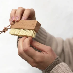 Humdakin Wellness & Beauty | Bathroom Accessories>Nail brush –