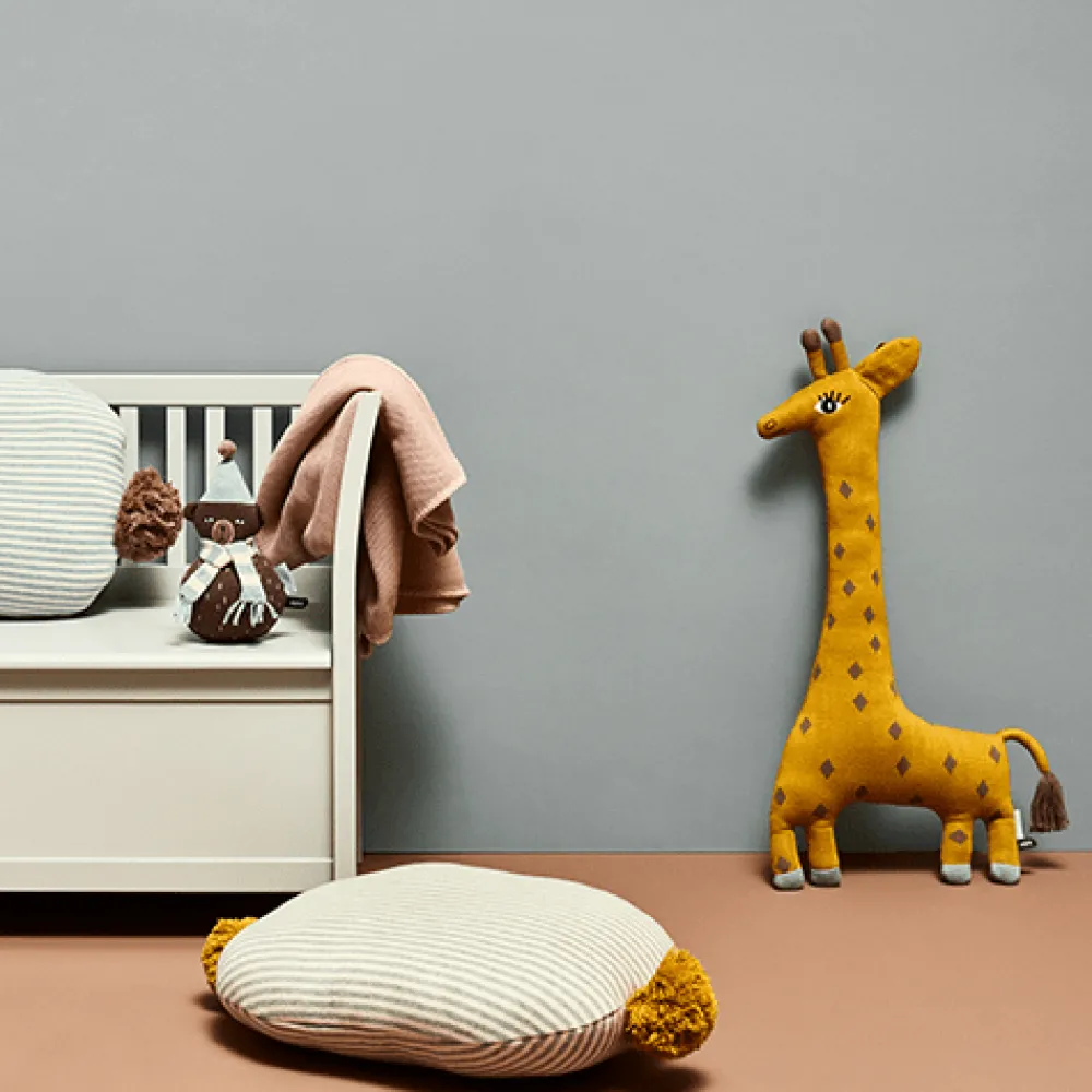 noah_the_giraffe__oyoy_1.webp Kids OYOY Mini Cuddly Toys>Noah The Giraffe – OYOY
