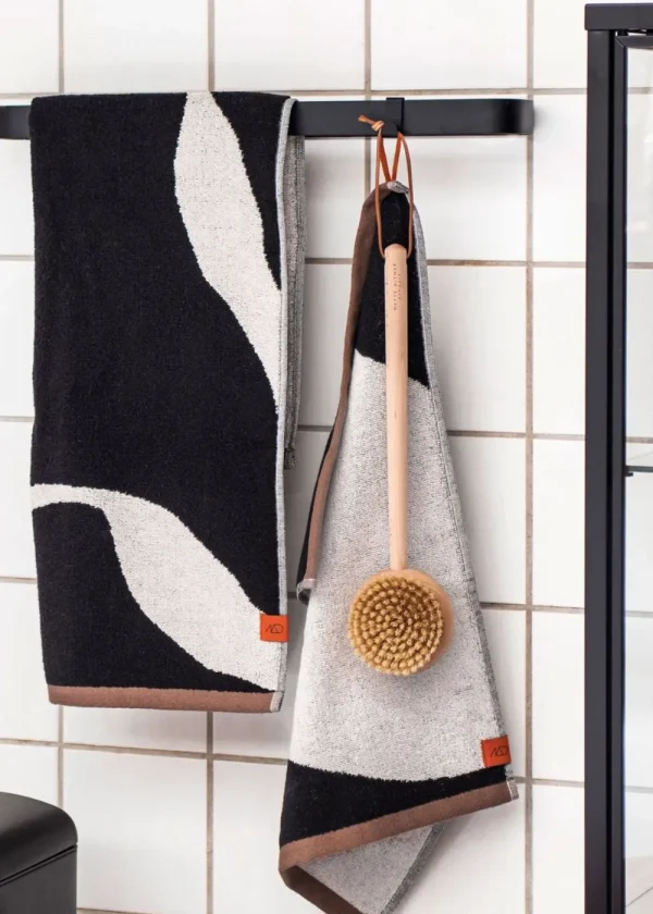 Mette Ditmer Textiles | Bathroom Textiles>Nova Arte guest towel 2-pack, Black / Off-white –