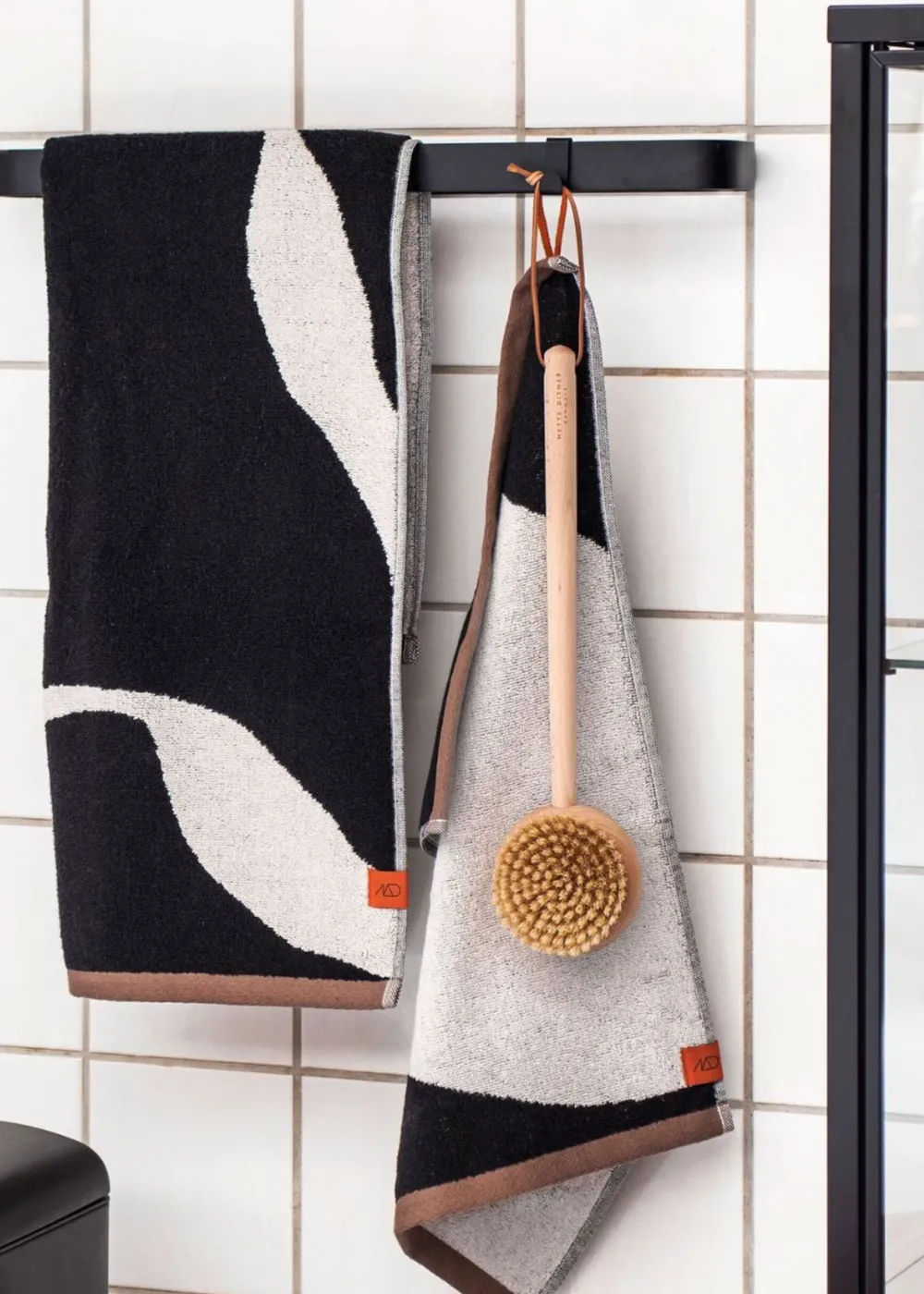 nova_arte_guest_towel_pac_1.webp Mette Ditmer Textiles | Bathroom Textiles>Nova Arte guest towel 2-pack, Black / Off-white –