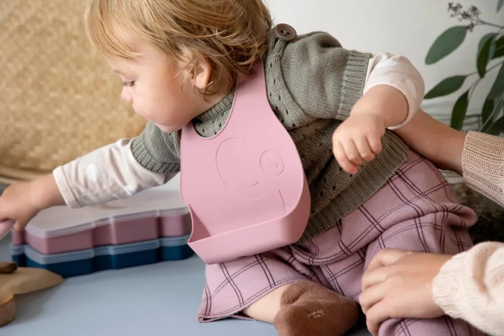 silicone_bib_set__pcs_vin_1.webp Kids Sebra Interior Dinnertime>Silicone bib set 2 pcs. Vintage blue – Sebra