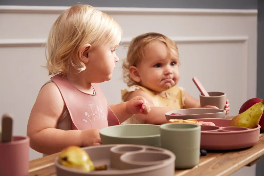 silicone_bib_with_print_f_1.webp Kids FILIBABBA Dinnertime>Silicone bib with print Fall Flowers –