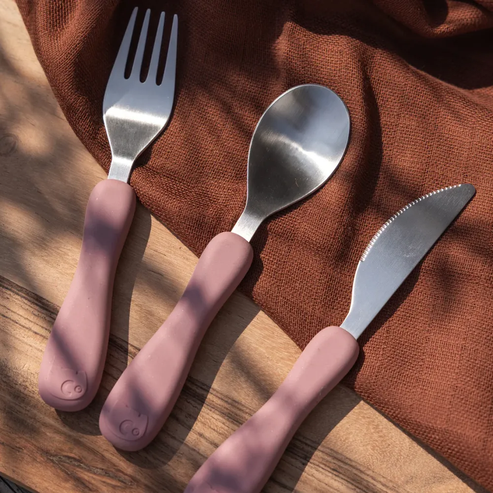 silicone_cutlery_fanto_ro_1.webp Kids Sebra Interior Dinnertime | Birthday / Party>Silicone Cutlery, Fanto Rose – Sebra