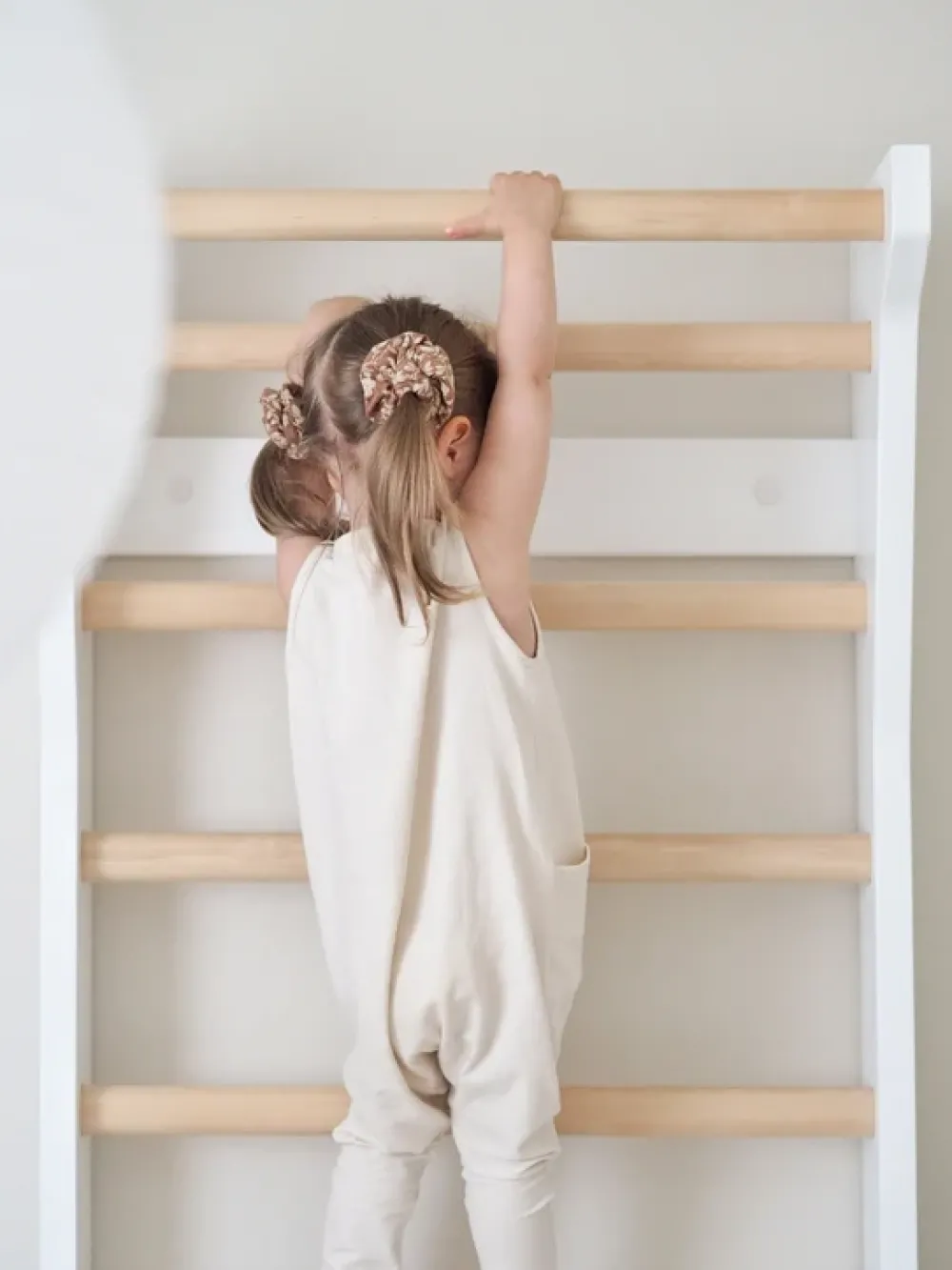 taimi_mini_wall_bars_whit_2.webp Kids Fitwood of Scandinavia Wooden Toys | Balance Toys>Taimi Mini Wall Bars, White / Birch – Fitwood
