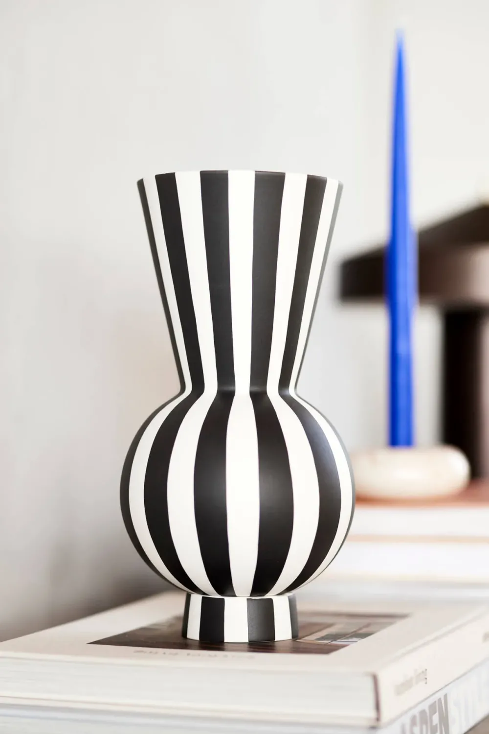 toppu_vase_round_black__w_1.webp OYOY Ceramics And Vases>Toppu Vase Round, Black / White –