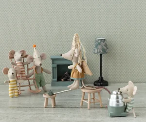 Kids Maileg Doll Accessories>Triplets, Baby mice in matchbox –